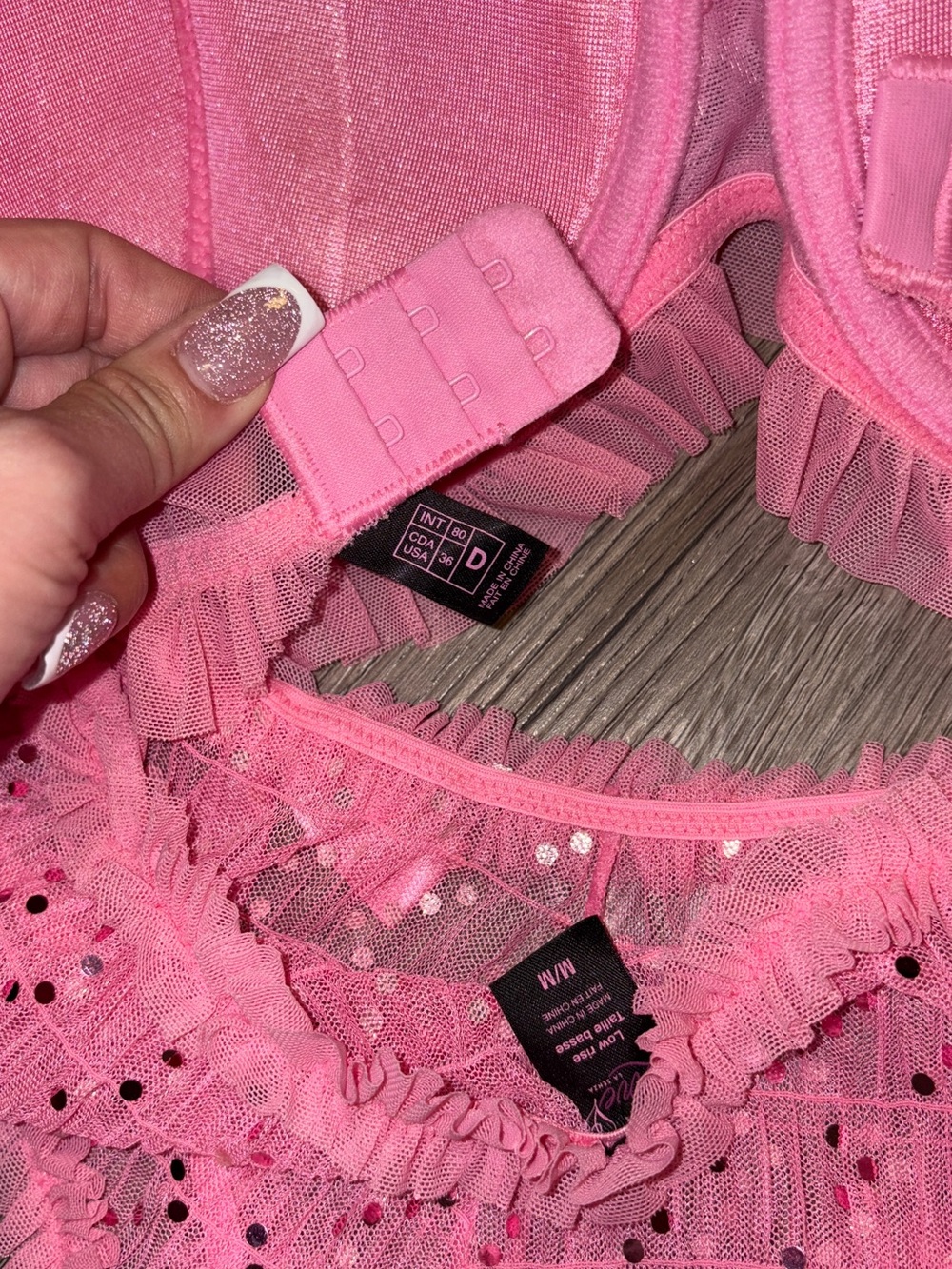 La SENZA Pink Sparkly Ruffle Lace Bra Set (36D/Medium) - Picture 9 of 11